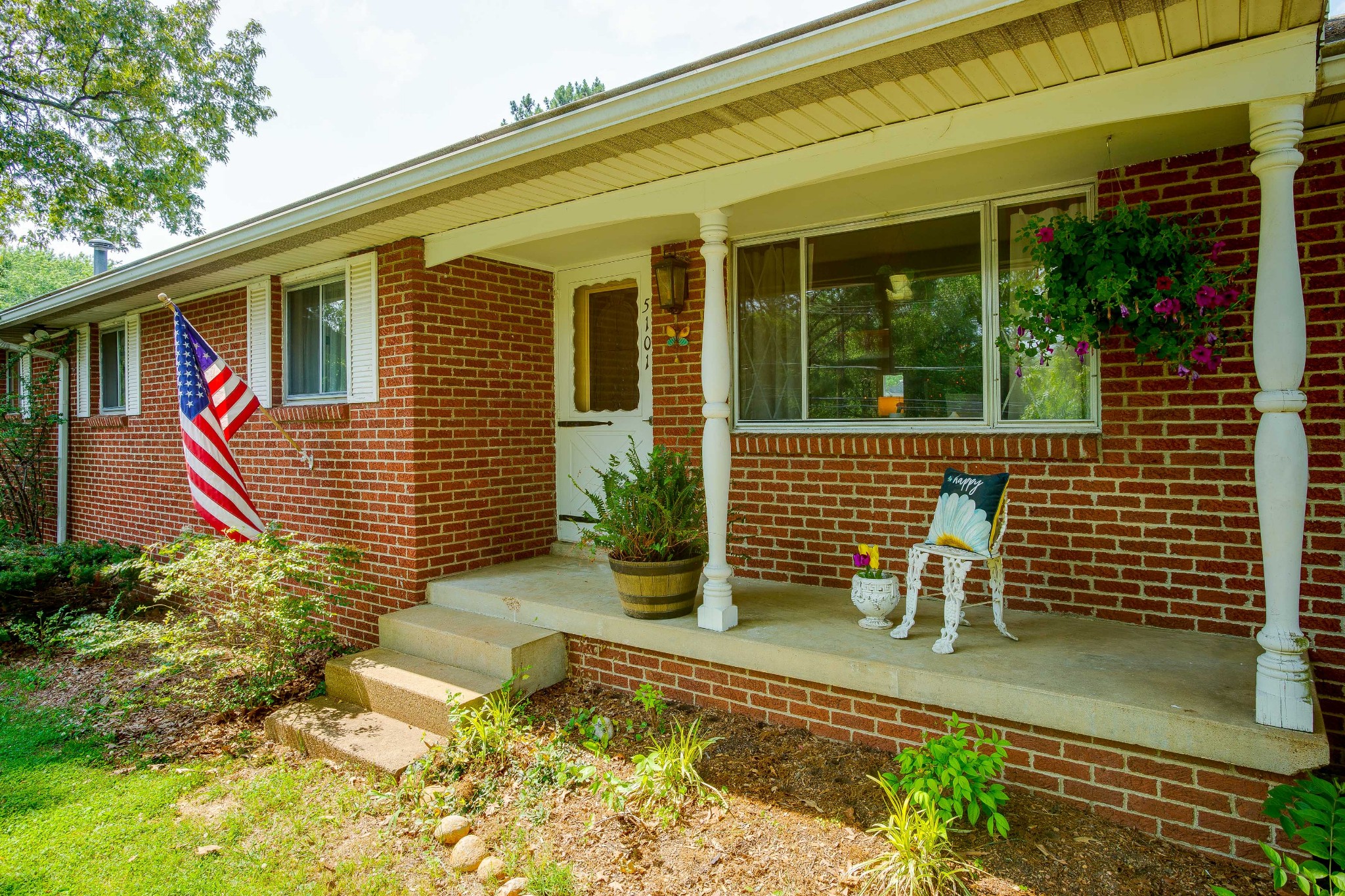 5101 New Chapel Road Springfield, TN 37172 - Photo 3 of 41 a front view of a house with garden