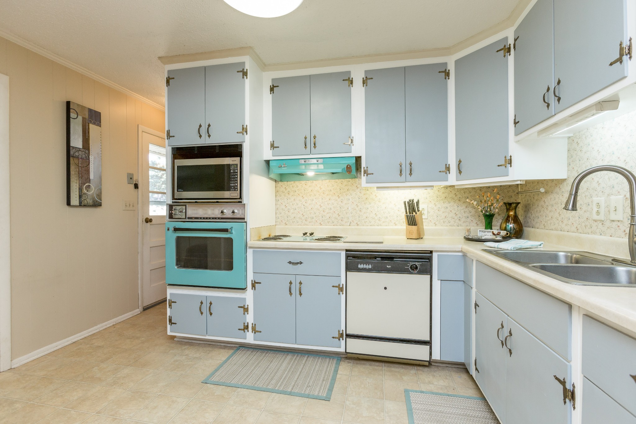 5101 New Chapel Road Springfield, TN 37172 - Photo 21 of 41 a kitchen with stainless steel appliances granite countertop a sink and cabinets