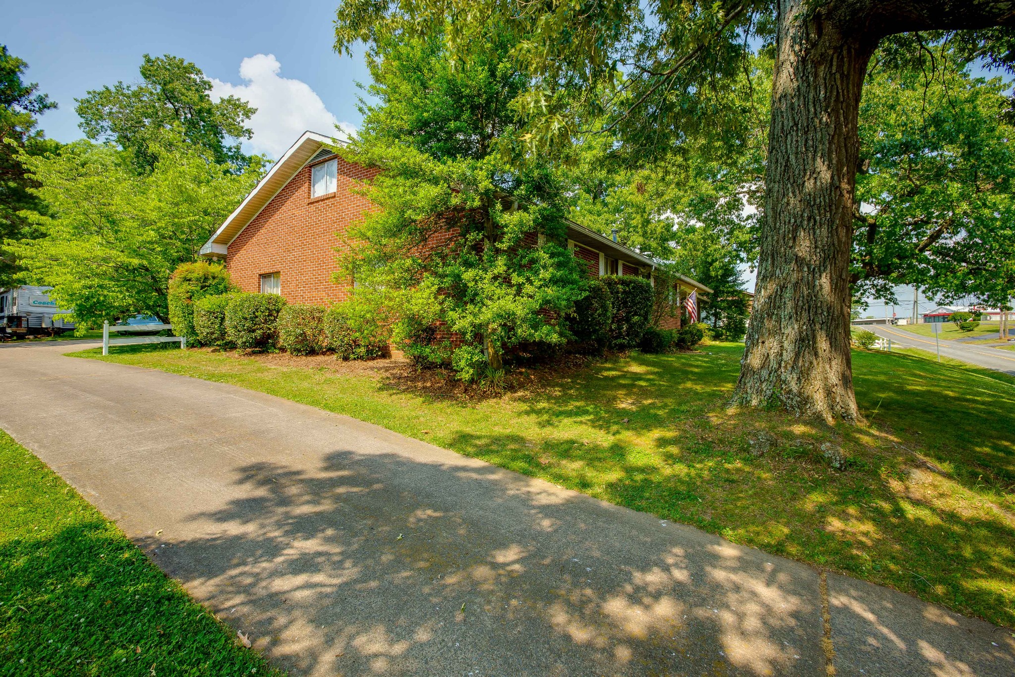 5101 New Chapel Road Springfield, TN 37172 - Photo 4 of 41 a view of a yard with plants and a large tree