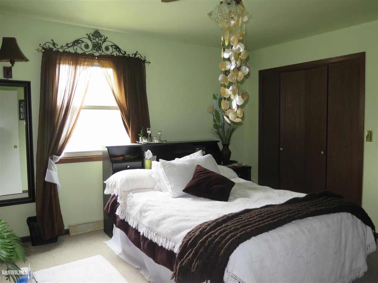 2113 Bedford Road Freeport, IL 61032 - Photo 11 of 24 Gallery Image 11