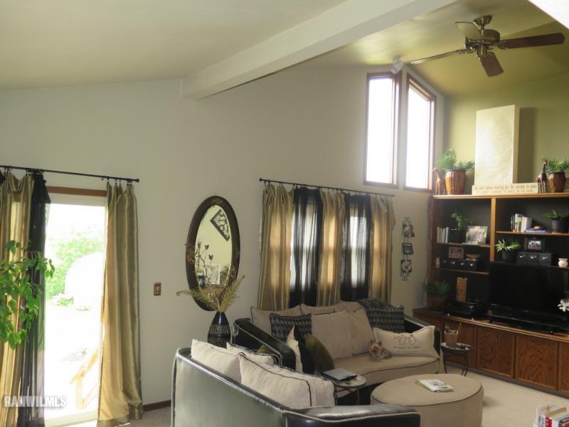 2113 Bedford Road Freeport, IL 61032 - Photo 4 of 24 Gallery Image 4