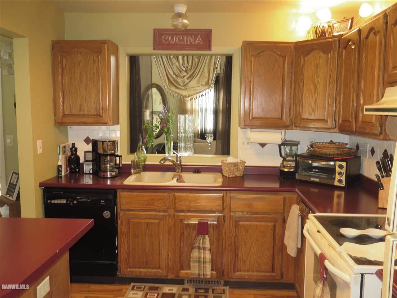2113 Bedford Road Freeport, IL 61032 - Photo 8 of 24 Gallery Image 8