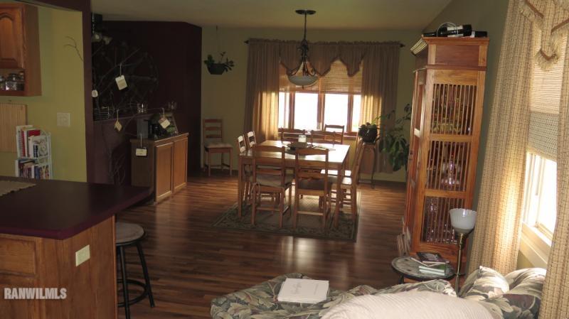 2113 Bedford Road Freeport, IL 61032 - Photo 10 of 24 Gallery Image 10