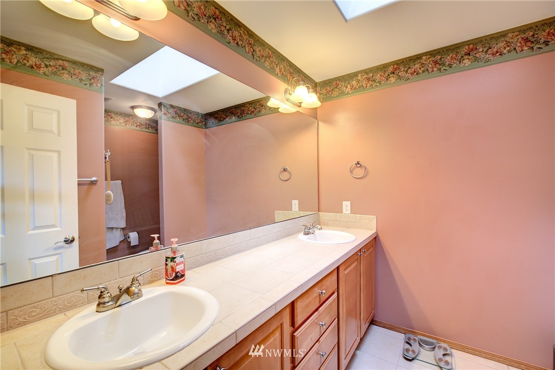 31 South Bellflower Road Bothell, WA 98012 - Photo 15 of 25