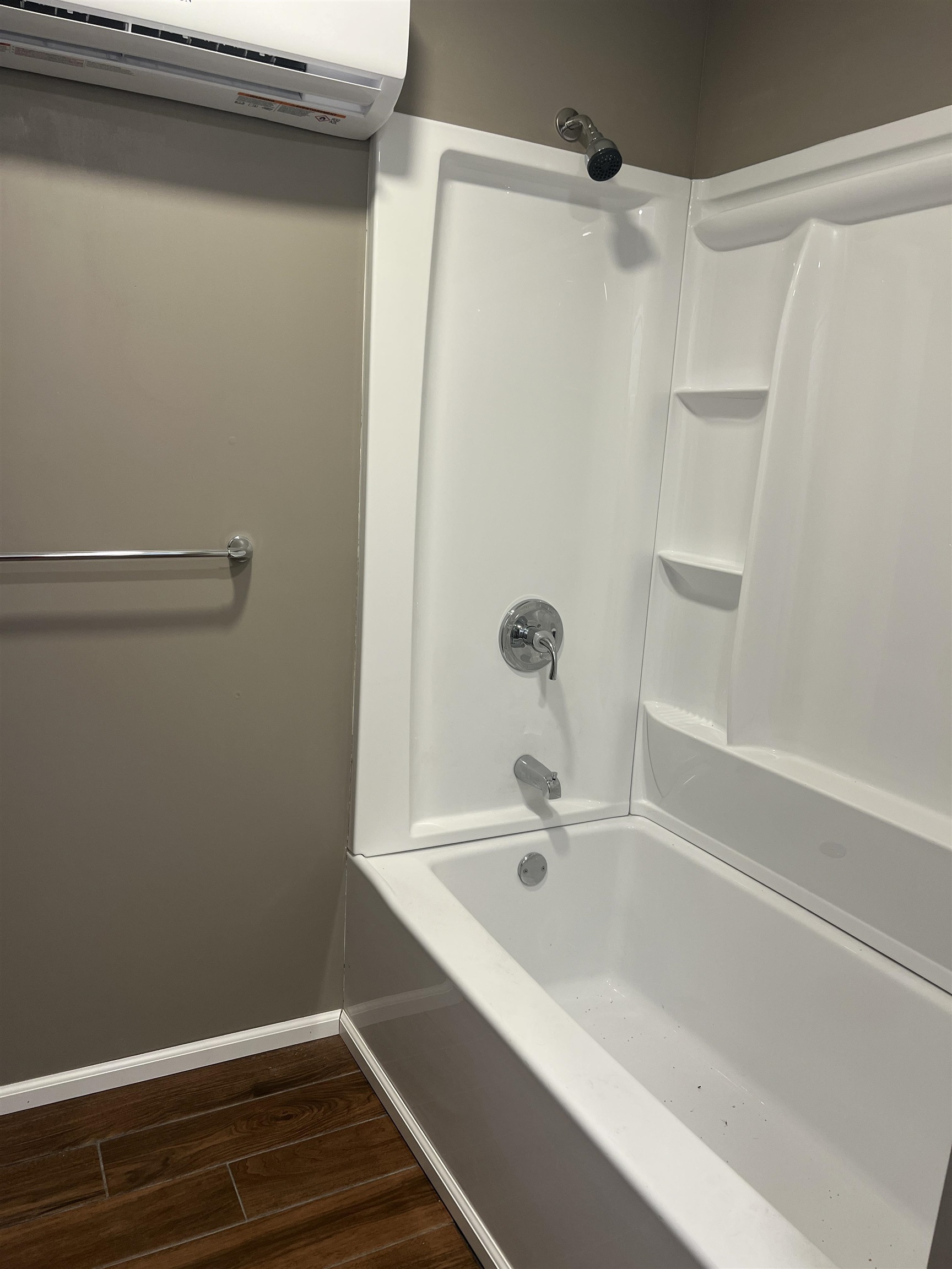 1525 Bullman Road Finger, TN 38334 - Photo 14 of 24 a bathroom with a bathtub