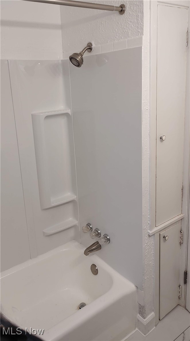 1750 Trinity Road Madison, OH 44057 - Photo 19 of 28 Full bath with shower / bathtub combination