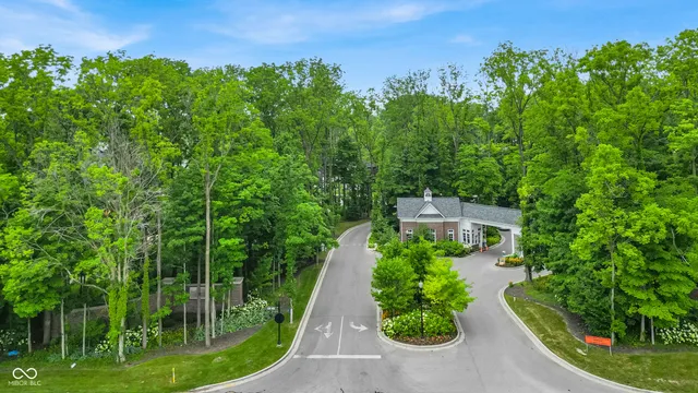 $650,000 | 3780 Holliday Farms Boulevard, Zionsville, IN 46077