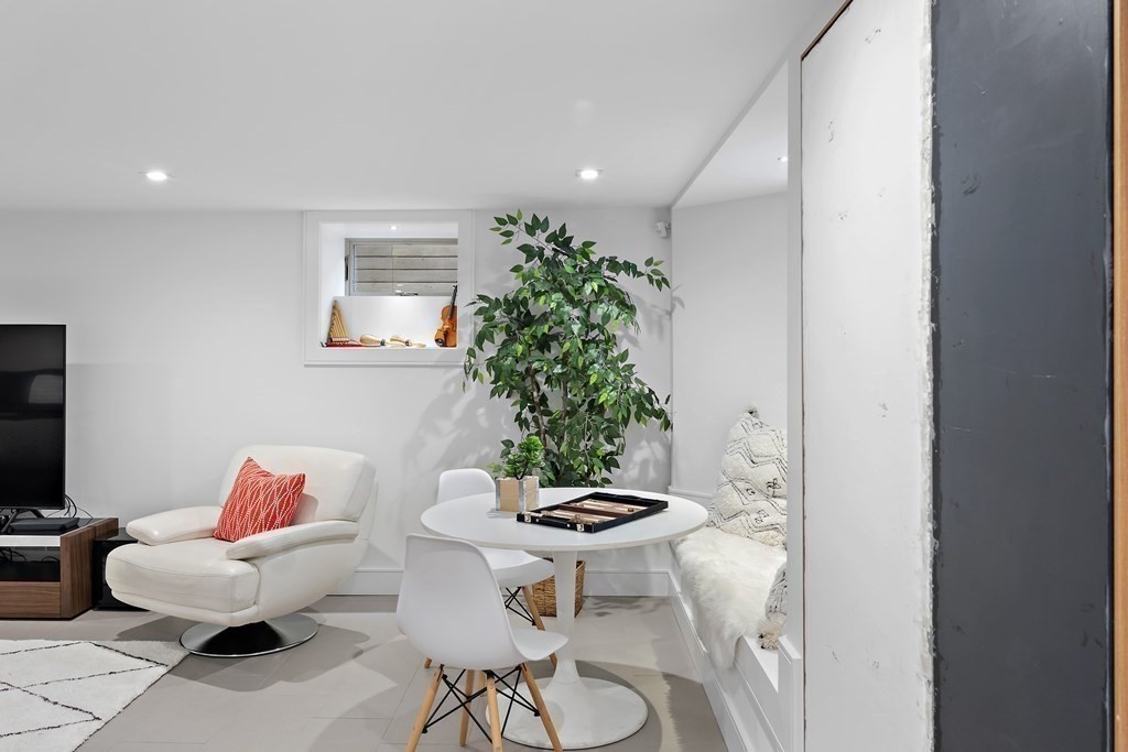 19 Rockingham Street, Unit 19 Cambridge, MA 02139 - Photo 23 of 33