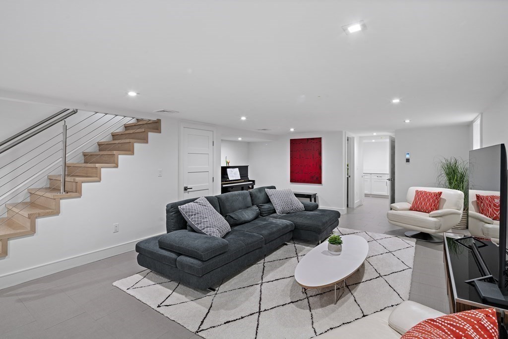 19 Rockingham Street, Unit 19 Cambridge, MA 02139 - Photo 24 of 33