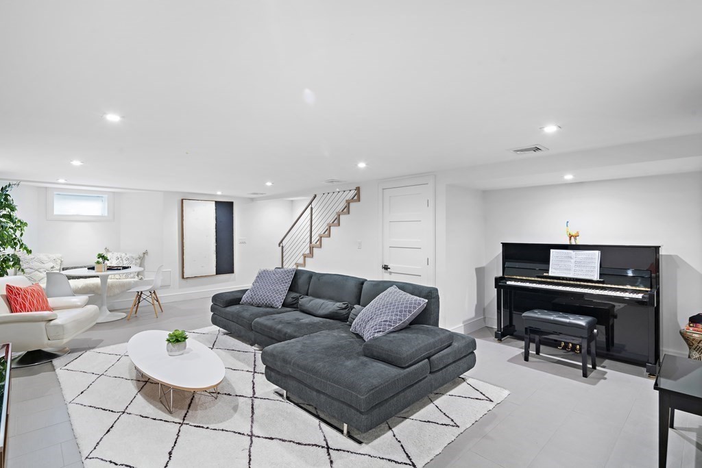 19 Rockingham Street, Unit 19 Cambridge, MA 02139 - Photo 25 of 33