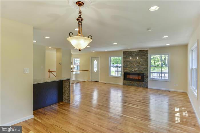 19006 Chandlee Mill Road Sandy Spring, MD 20860 - Photo 8 of 30 Living Room