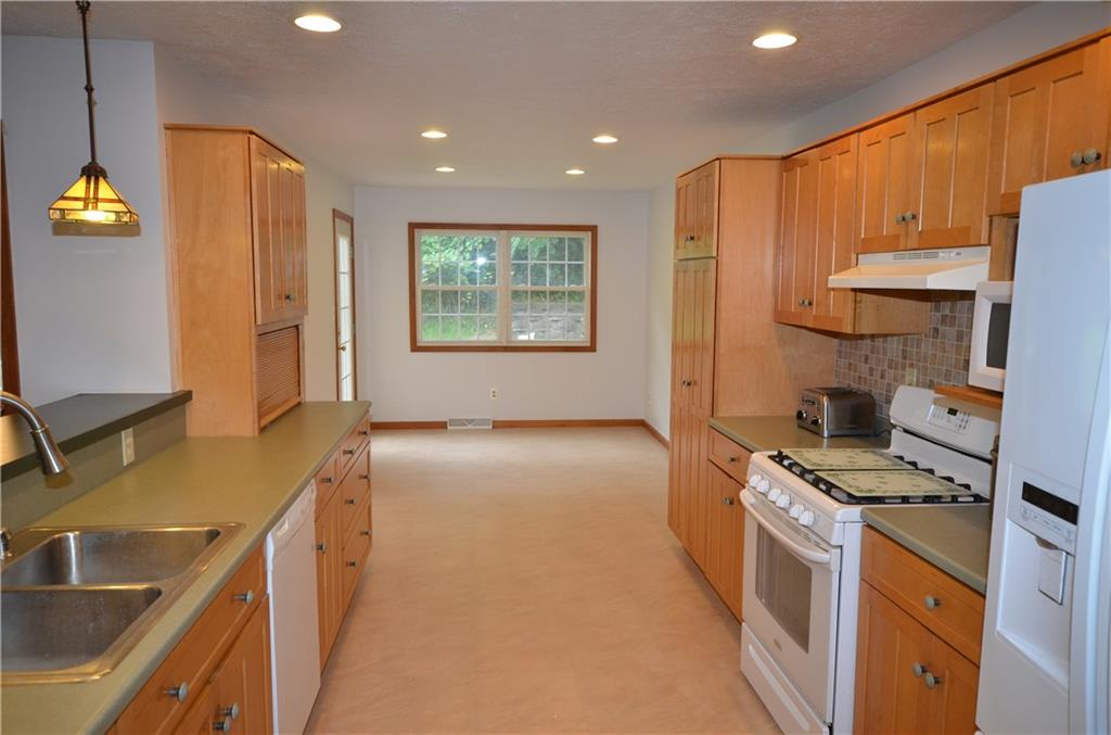 158 Seavey Road Pittsburgh, PA 15223 - Photo 8 of 24 Gallery Image 8