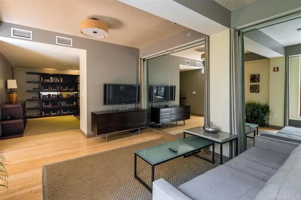 $2,500 | 1150 J Street, Unit 811, San Diego, CA 92101