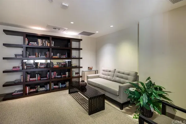 $2,500 | 1150 J Street, Unit 811, San Diego, CA 92101