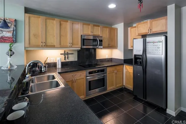 $2,500 | 1150 J Street, Unit 811, San Diego, CA 92101