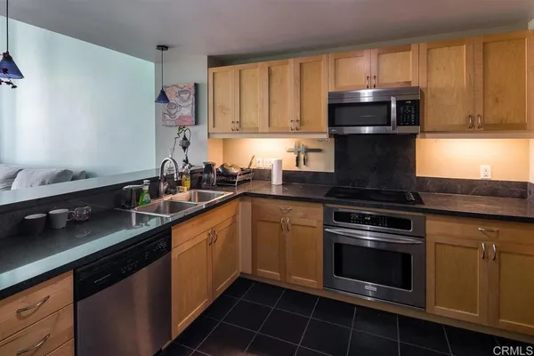 $2,500 | 1150 J Street, Unit 811, San Diego, CA 92101