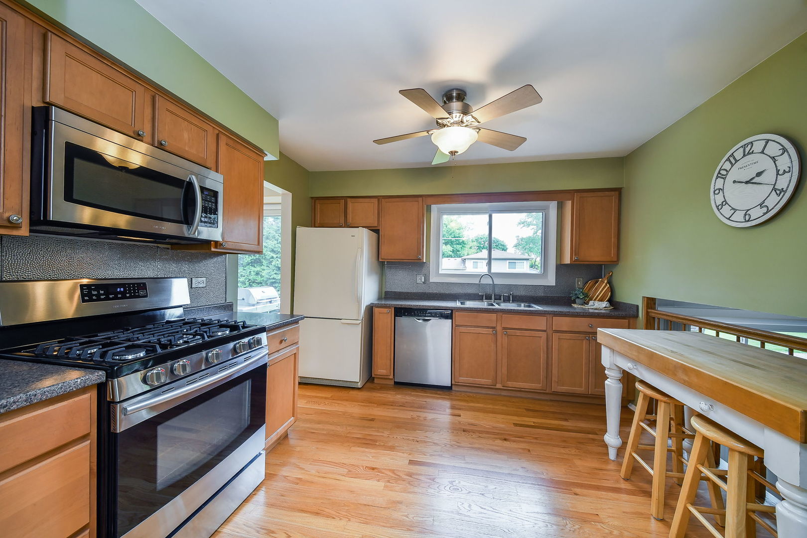 1174 Kent Court Wheaton, IL 60189 - Photo 5 of 18
