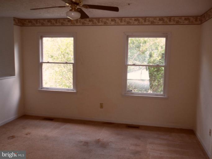 510 Biddle Road Accokeek, MD 20607 - Photo 6 of 12 Living Room
