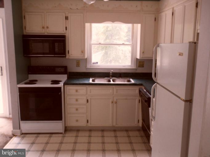 510 Biddle Road Accokeek, MD 20607 - Photo 10 of 12 Kitchen