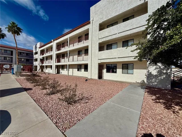 $825 | 1381 East University Avenue, Unit 305, Las Vegas, NV 89119