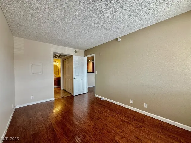 $825 | 1381 East University Avenue, Unit 305, Las Vegas, NV 89119