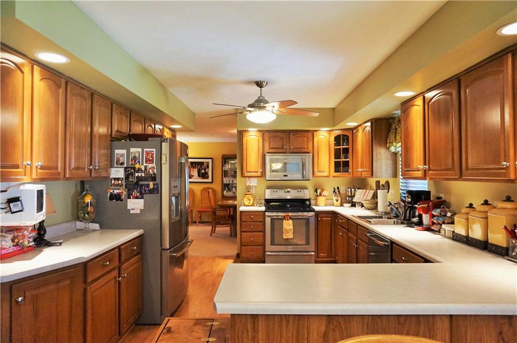 421 Kriess Road Renfrew, PA 16053 - Photo 8 of 25 Amazing eat-in kitchen!