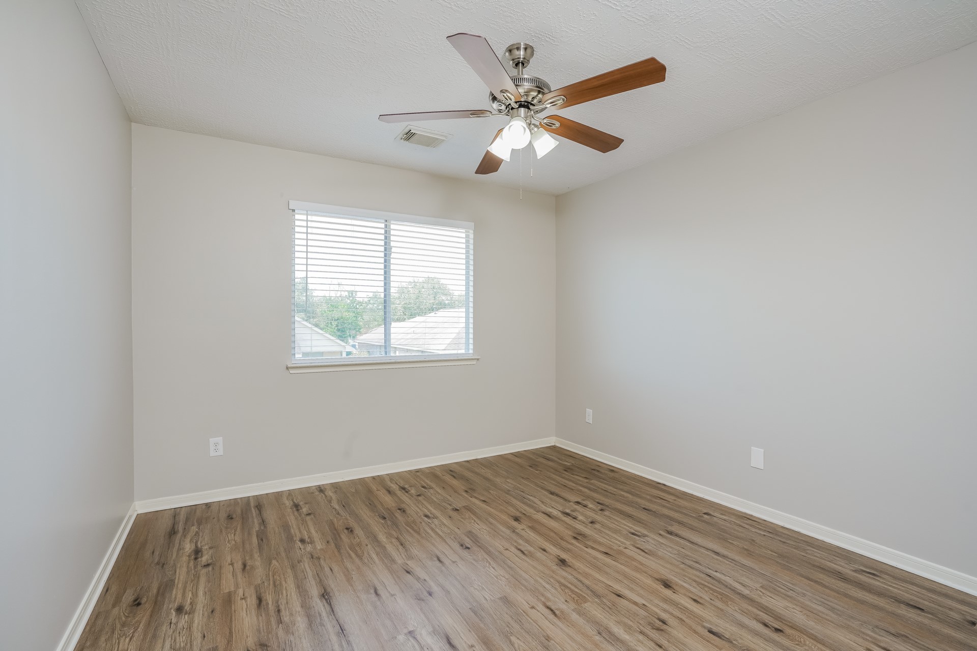 21719 Texian Court Spring, TX 77388 - Photo 12 of 17 Gallery Image 12