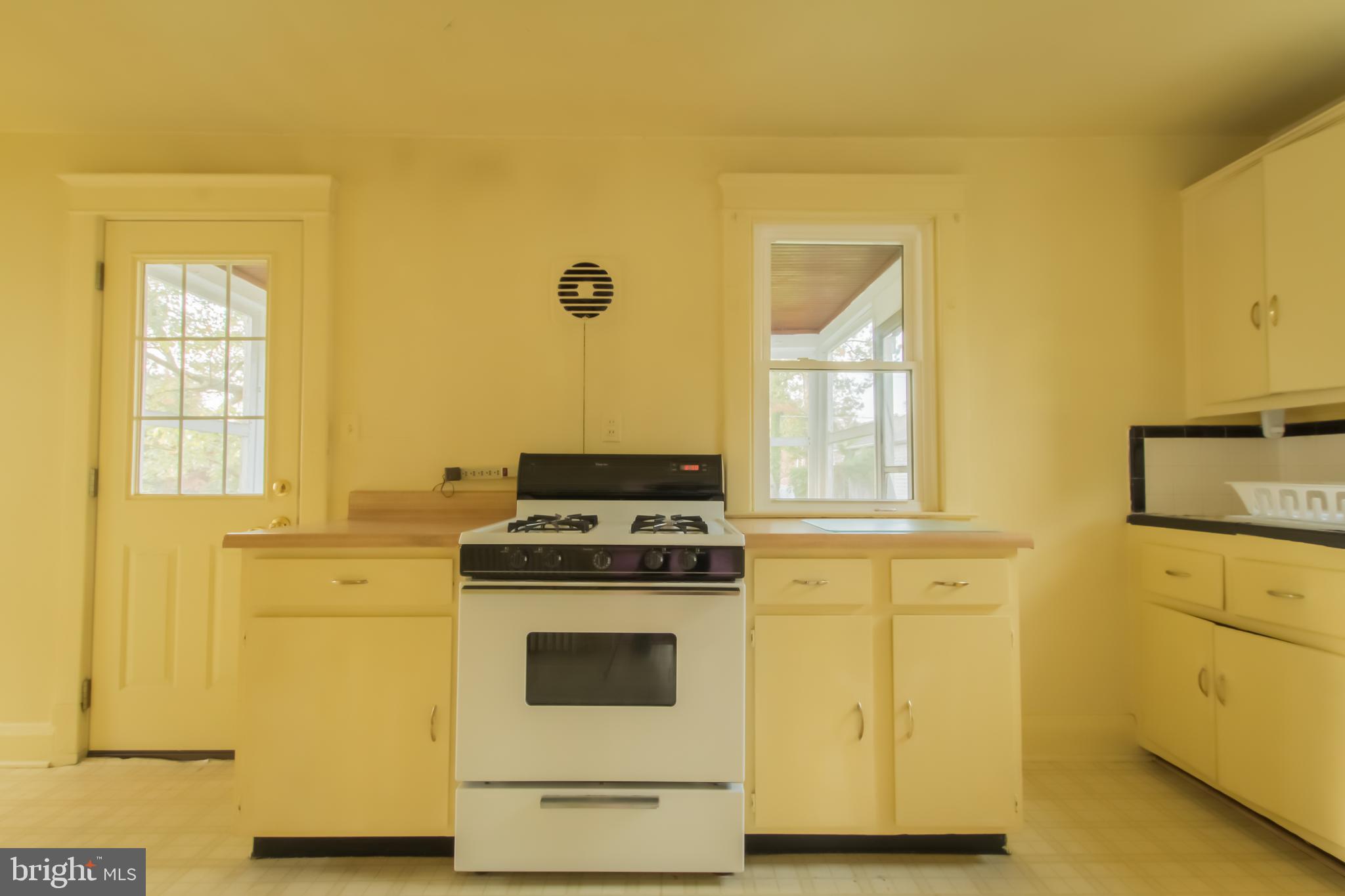 2817 Onyx Road Baltimore, MD 21234 - Photo 12 of 31 KITCHEN