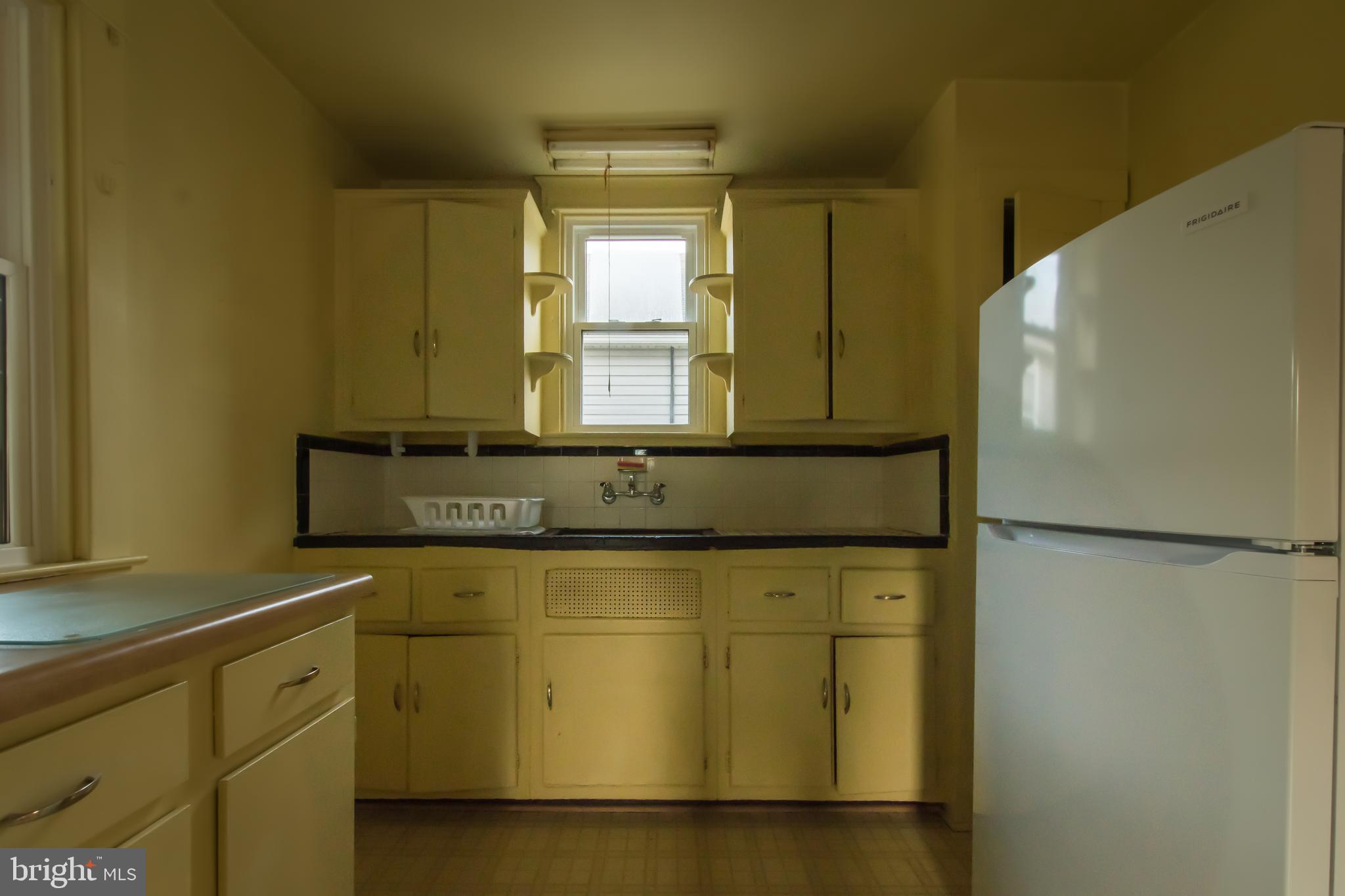 2817 Onyx Road Baltimore, MD 21234 - Photo 5 of 31 KITCHEN
