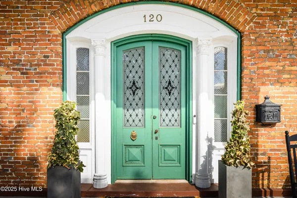 $2,249,000 | 120 West King Street, Edenton, NC 27932