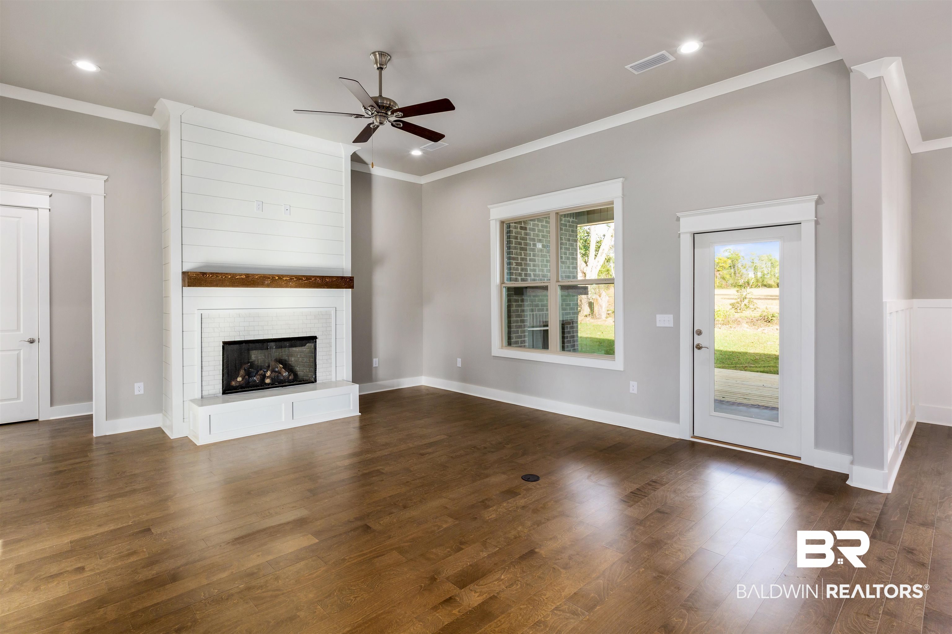 19726 Bunker Loop Fairhope, AL 36532 - Photo 5 of 29 Living Room