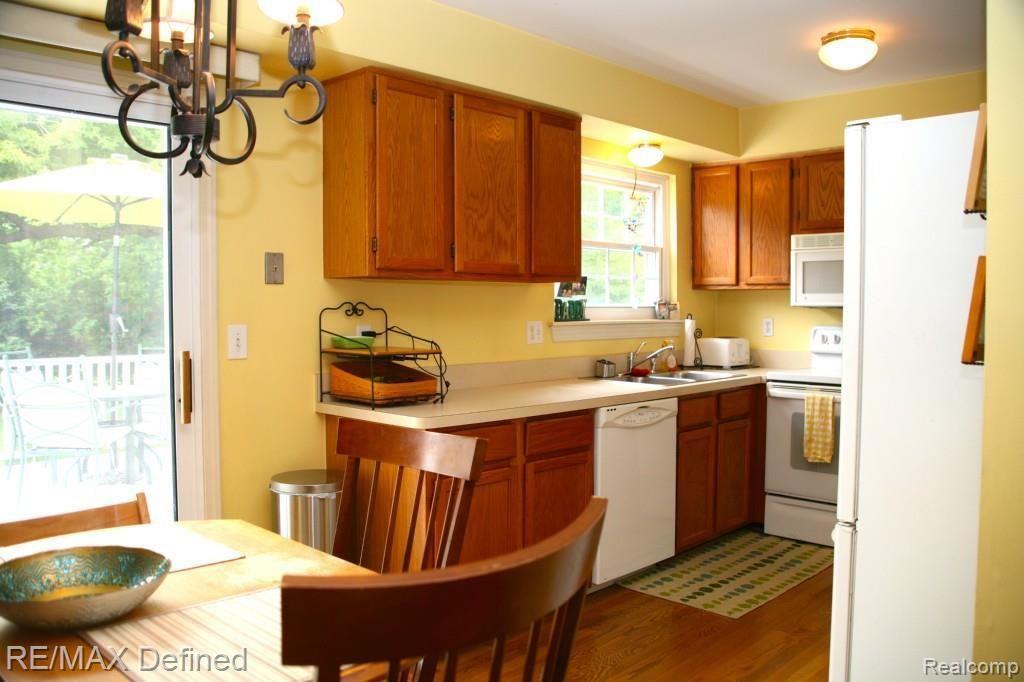 957 Hadley Road Rochester, MI 48307 - Photo 7 of 23 #7.jpg