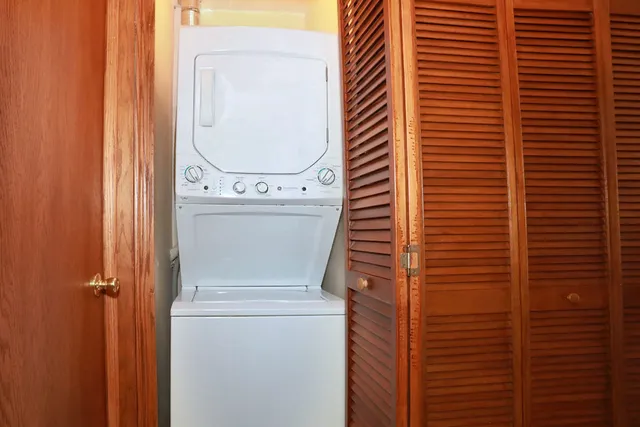 $250,000 | 286 Nantucket Harbor, Unit 286, Schaumburg, IL 60193