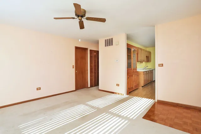 $250,000 | 286 Nantucket Harbor, Unit 286, Schaumburg, IL 60193