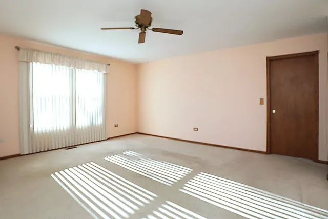 $250,000 | 286 Nantucket Harbor, Unit 286, Schaumburg, IL 60193