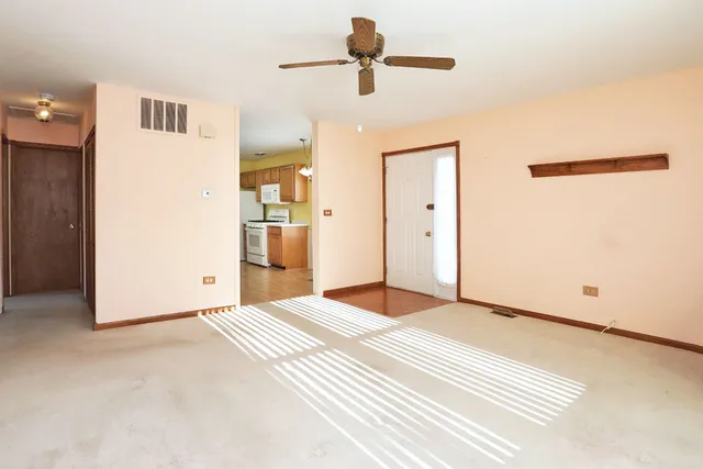 $250,000 | 286 Nantucket Harbor, Unit 286, Schaumburg, IL 60193