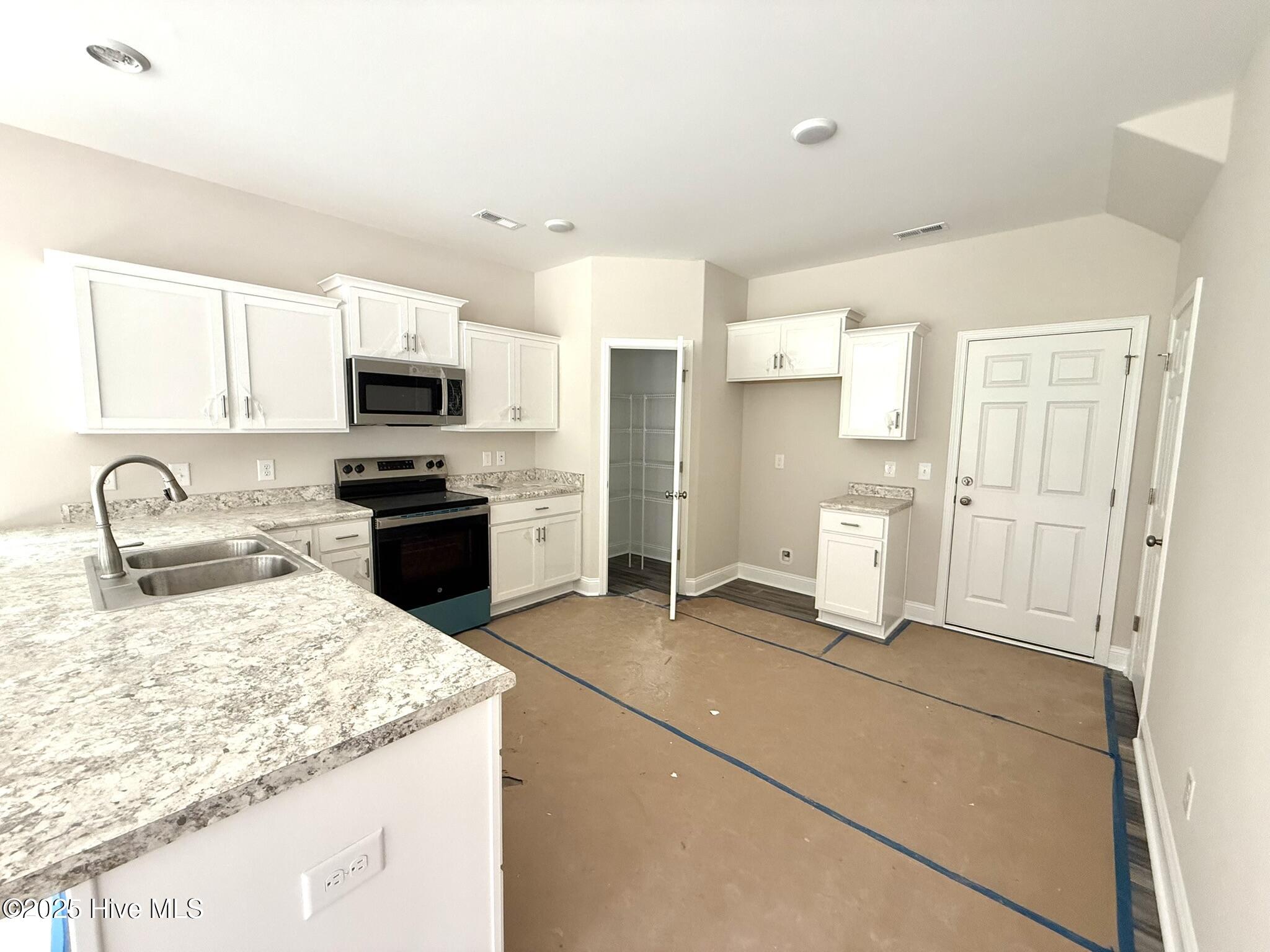 193 Brighttown Road Maysville, NC 28555 - Photo 11 of 27 Kitchen