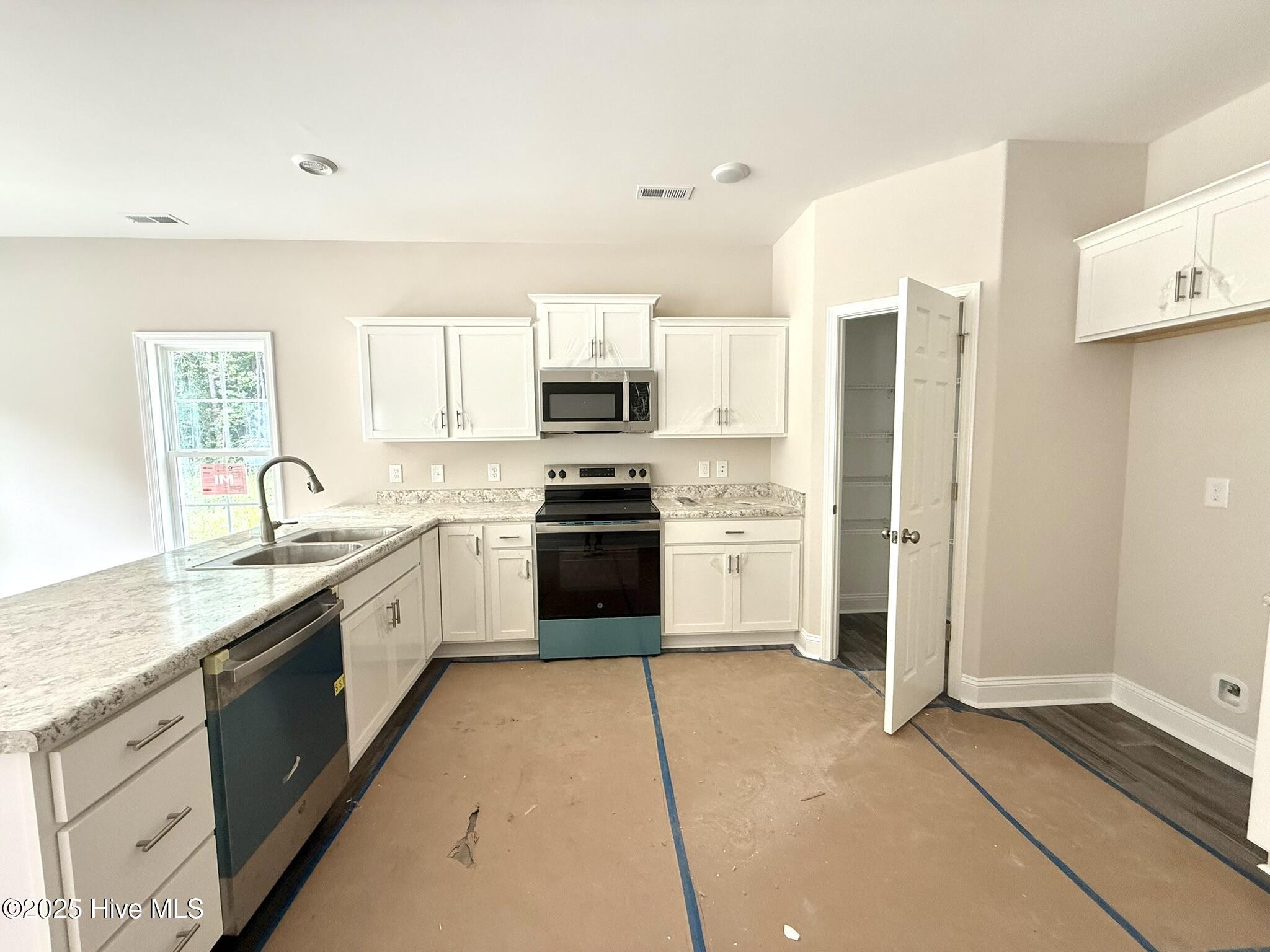 193 Brighttown Road Maysville, NC 28555 - Photo 12 of 27 Kitchen