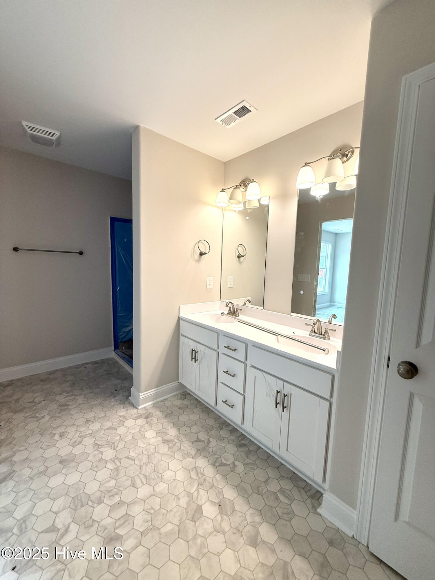 193 Brighttown Road Maysville, NC 28555 - Photo 18 of 27 Primary Bathroom