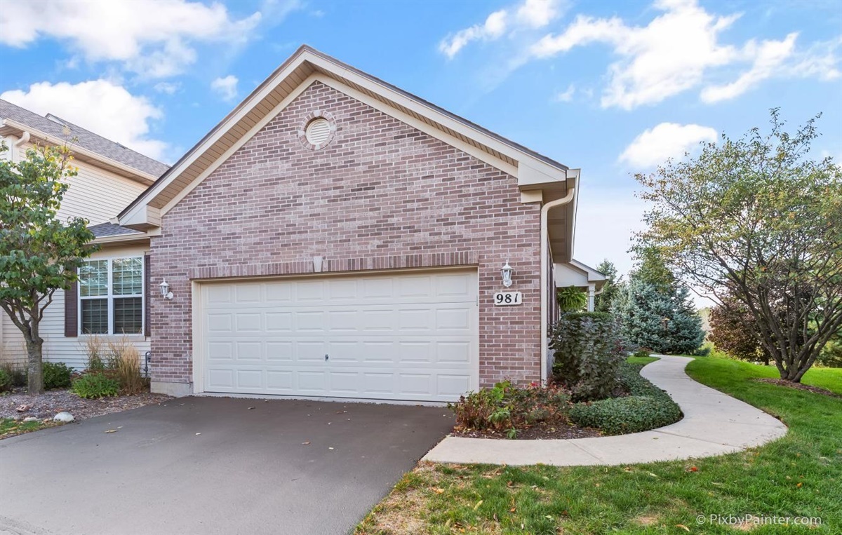 981 Oak Ridge Boulevard Elgin, IL 60120 - Photo 1 of 30