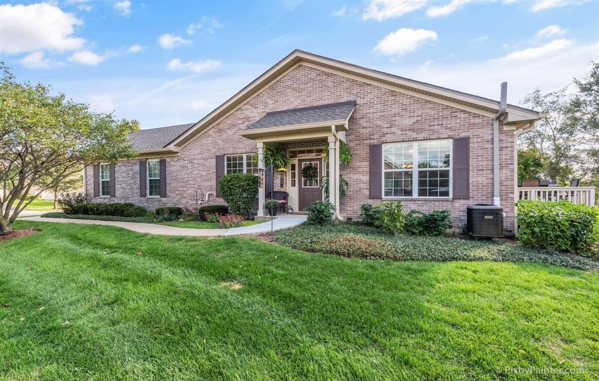 981 Oak Ridge Boulevard Elgin, IL 60120 - Photo 2 of 30