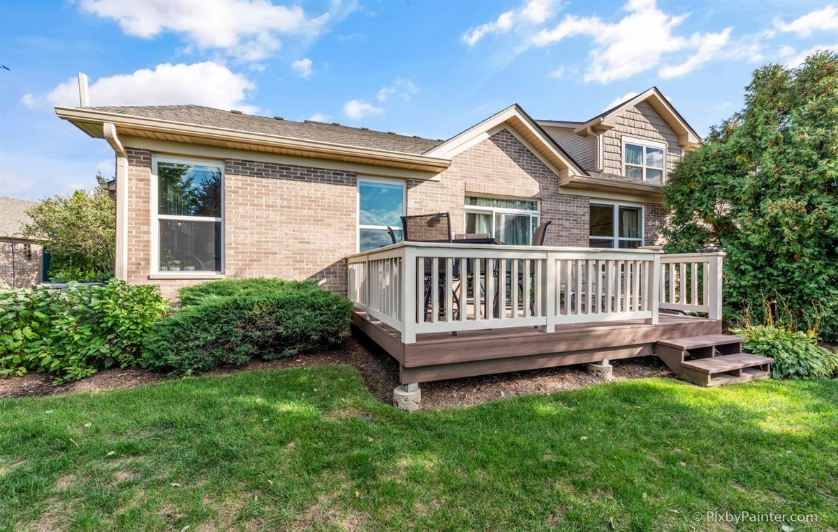 981 Oak Ridge Boulevard Elgin, IL 60120 - Photo 3 of 30