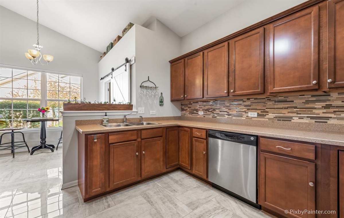 981 Oak Ridge Boulevard Elgin, IL 60120 - Photo 8 of 30