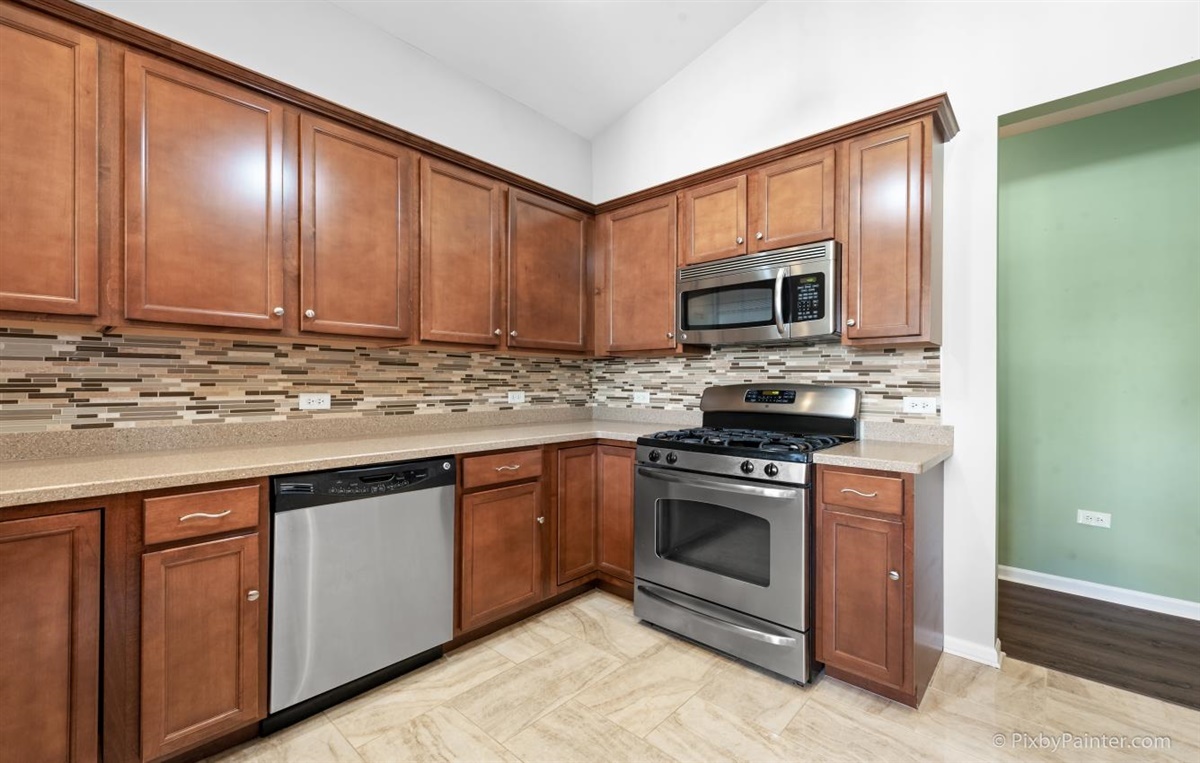 981 Oak Ridge Boulevard Elgin, IL 60120 - Photo 9 of 30