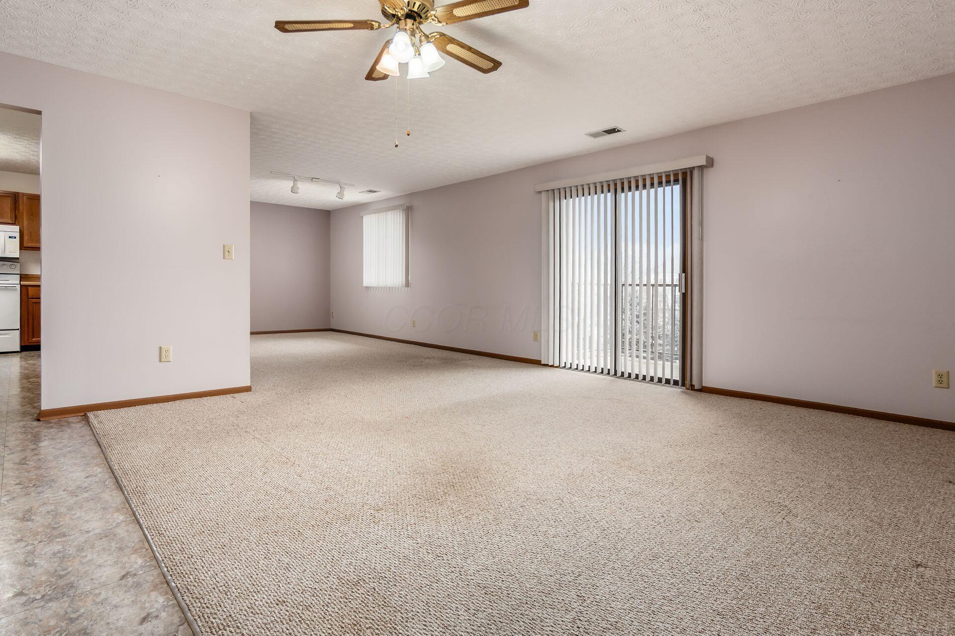 5885 Beechcroft Road, Unit 306 Columbus, OH 43229 - Photo 5 of 33 005_821_i 5885 Beechcroft 032