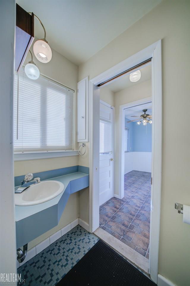 24814 Ridgecroft Avenue Eastpointe, MI 48021 - Photo 17 of 28 31336529-16.JPG