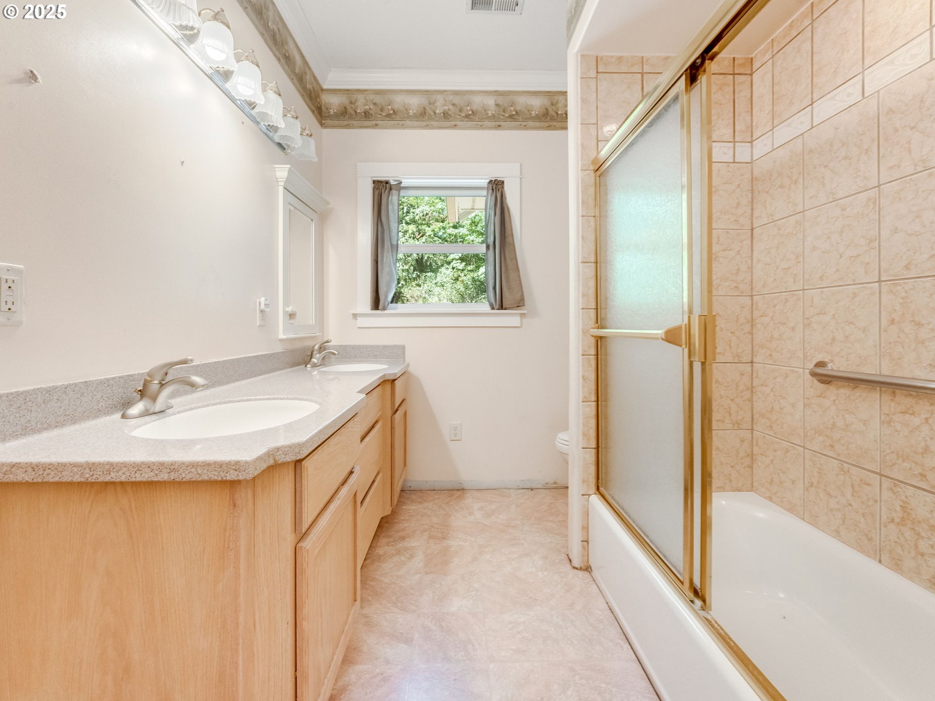3400 Northwest High Heaven Road McMinnville, OR 97128 - Photo 16 of 48 Bathroom