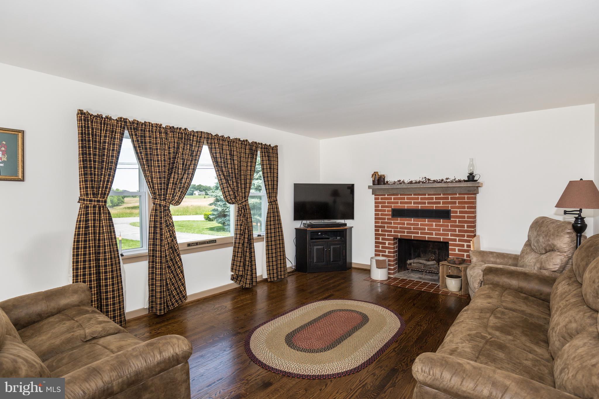 2355 Carrollton Road Westminster, MD 21157 - Photo 11 of 26 Living Room