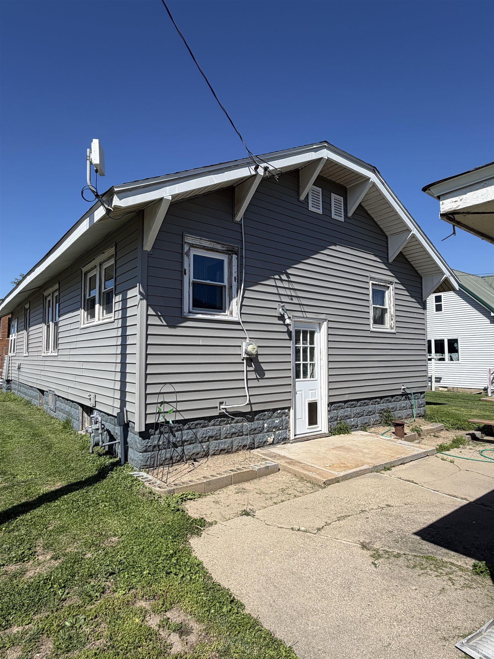 8006 East Main Street Dugger, IN 47848 - Photo 3 of 31