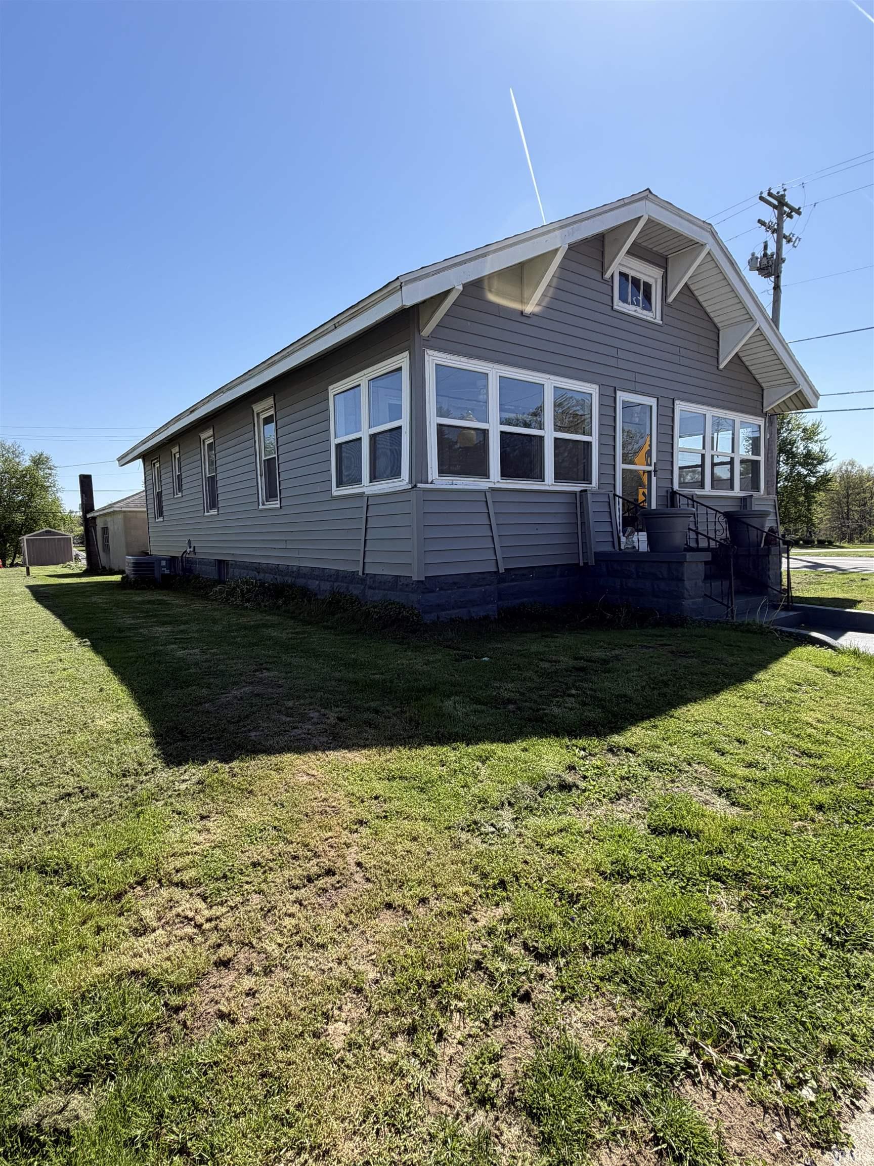 8006 East Main Street Dugger, IN 47848 - Photo 6 of 31